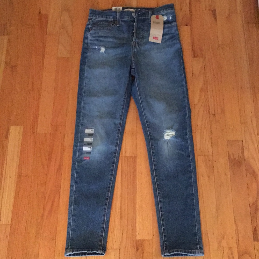 NWT Levi’s wedgie skinny blue ripped size 26